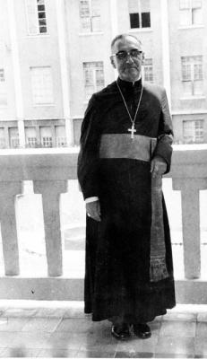 El Arzobispo de Salvador, Oscar Romero , en una foto de archivo en Agosto de 1977. Ap