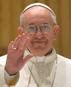 papafranciscosonrie2