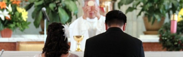 El matrimonio católico implica aceptar la fertilidad natural de la pareja... la fertilidad no es una enfermedad