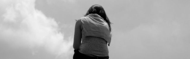 18851_mujer_triste_y_desesperada