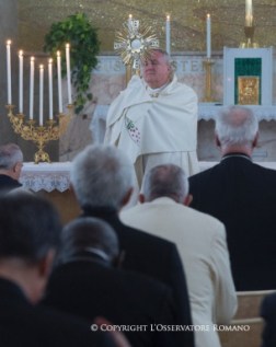 ejercicios_espirituales_bendicion_eucaristica_adoracion