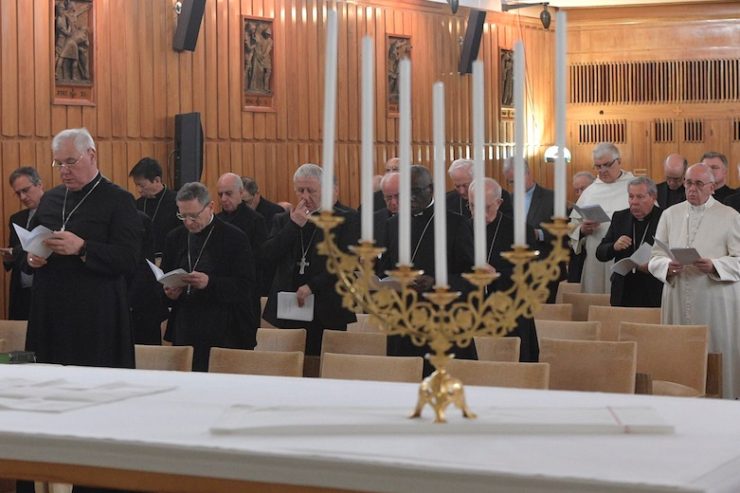 Fracisco-durante-los-Ejercicios-espirituales-Osservatore-©-Romano-740x493